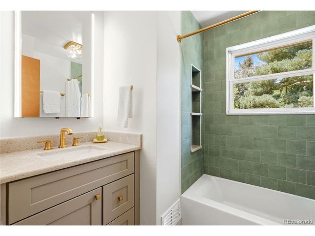 977 S Johnson St SE, Lakewood, CO 80226
