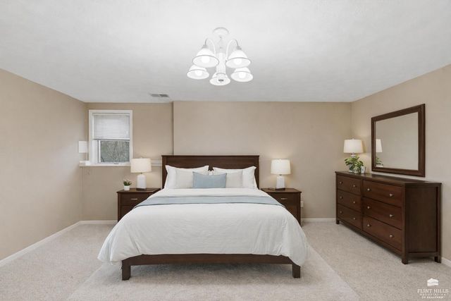 2020 Rockhill Circle, Manhattan, KS 66502