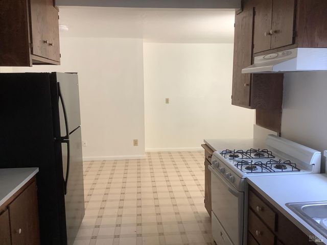 2803 Dutton Mdw, Santa Rosa, CA 95407