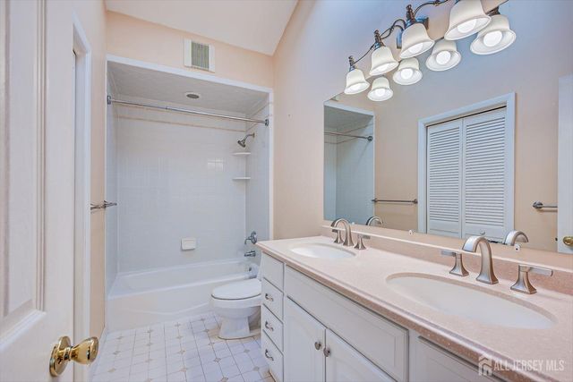 22 Oloughlin Drive, South Plainfield, NJ 07080