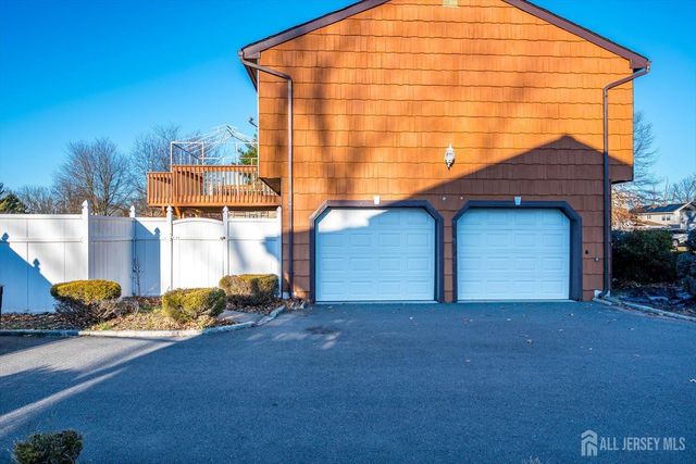 22 Oloughlin Drive, South Plainfield, NJ 07080