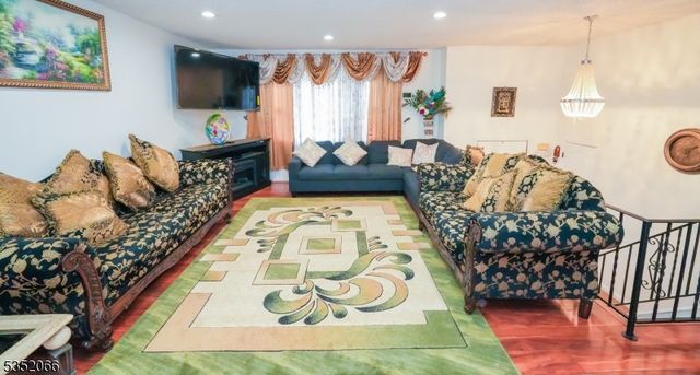 340 Park Ave, Old Bridge Twp., NJ 08857