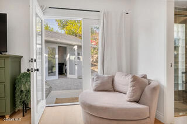 135 W Gainsborough Road, Thousand Oaks, CA 91360