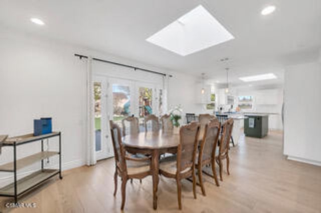 135 W Gainsborough Road, Thousand Oaks, CA 91360