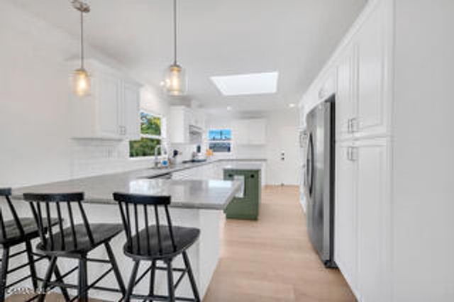 135 W Gainsborough Road, Thousand Oaks, CA 91360
