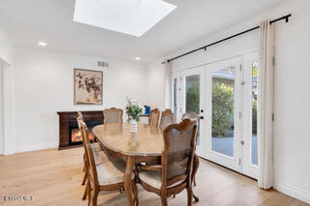 135 W Gainsborough Road, Thousand Oaks, CA 91360