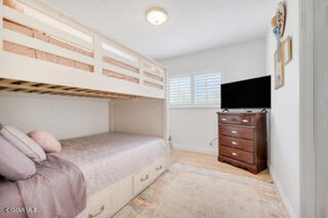 135 W Gainsborough Road, Thousand Oaks, CA 91360