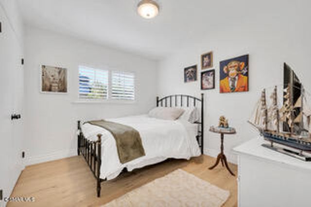 135 W Gainsborough Road, Thousand Oaks, CA 91360