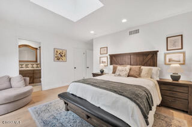 135 W Gainsborough Road, Thousand Oaks, CA 91360