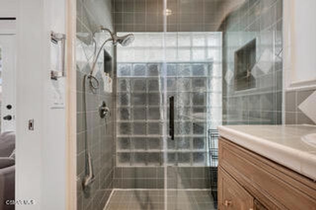 135 W Gainsborough Road, Thousand Oaks, CA 91360