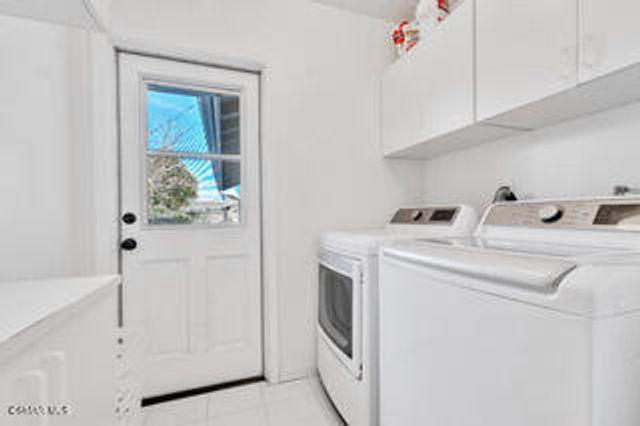 135 W Gainsborough Road, Thousand Oaks, CA 91360