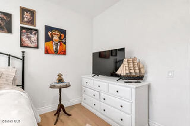 135 W Gainsborough Road, Thousand Oaks, CA 91360