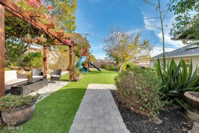 135 W Gainsborough Road, Thousand Oaks, CA 91360