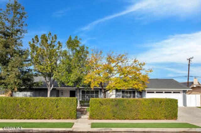 135 W Gainsborough Road, Thousand Oaks, CA 91360
