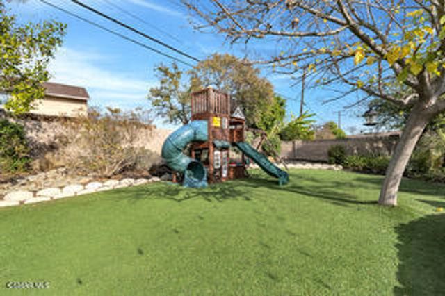 135 W Gainsborough Road, Thousand Oaks, CA 91360