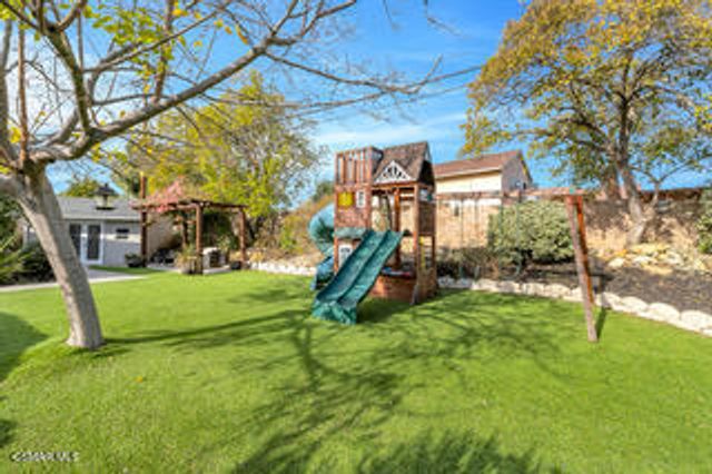 135 W Gainsborough Road, Thousand Oaks, CA 91360