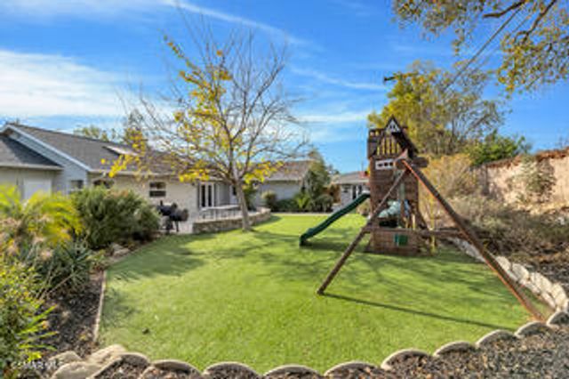 135 W Gainsborough Road, Thousand Oaks, CA 91360