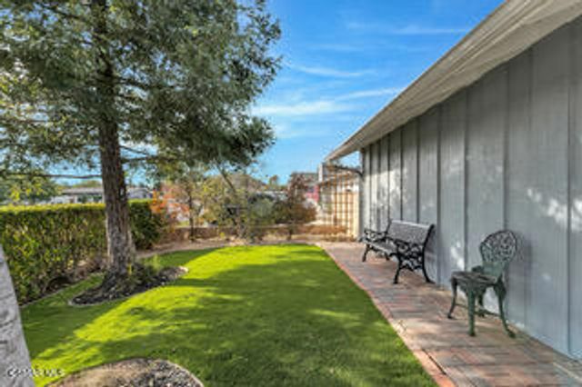 135 W Gainsborough Road, Thousand Oaks, CA 91360