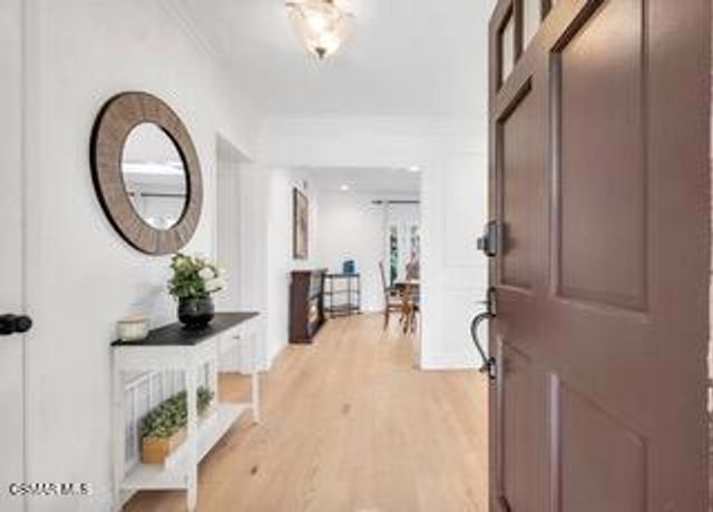 135 W Gainsborough Road, Thousand Oaks, CA 91360