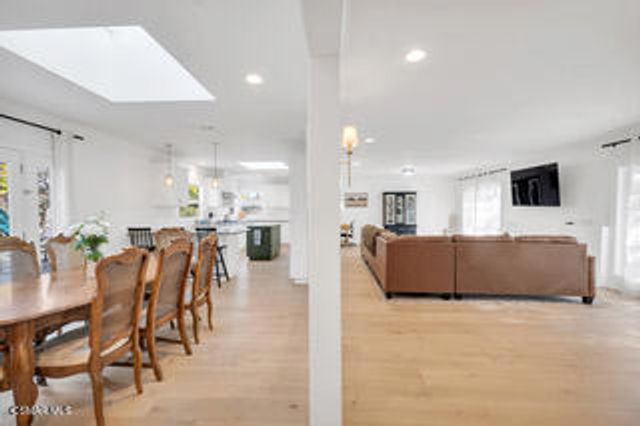 135 W Gainsborough Road, Thousand Oaks, CA 91360