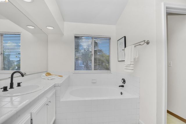 2459 Del Mar Ct, Discovery Bay, CA 94505