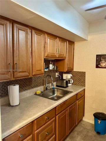 15600 NE 6th Ave 34A, Miami, FL 33162