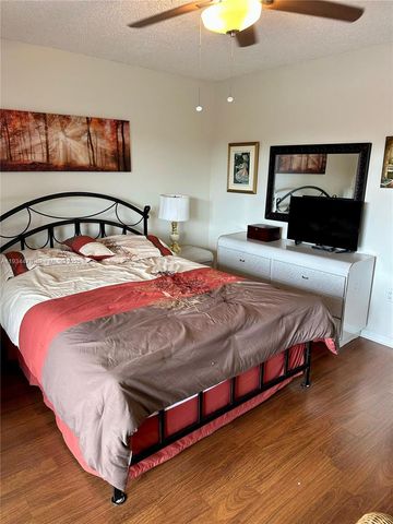 15600 NE 6th Ave 34A, Miami, FL 33162