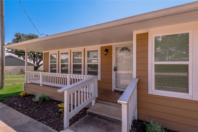 280 Crestmont Street, Point Blank, TX 77364