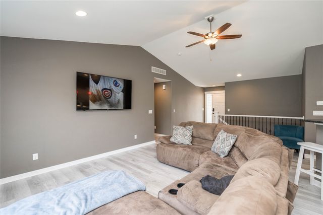 3548 E Highview Drive, Des Moines, IA 50320