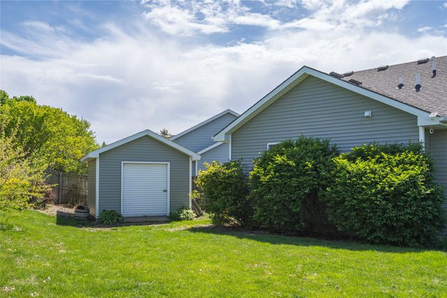 3548 E Highview Drive, Des Moines, IA 50320