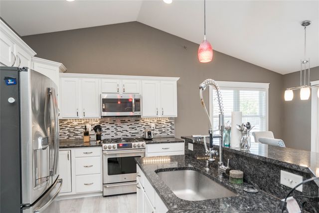 3548 E Highview Drive, Des Moines, IA 50320