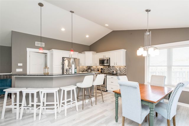 3548 E Highview Drive, Des Moines, IA 50320