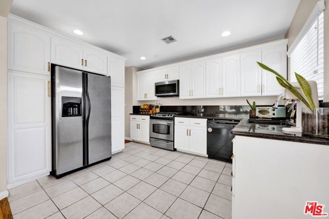 15513 Cohasset Street, Van Nuys (los Angeles), CA 91406