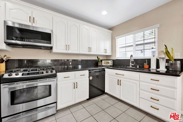 15513 Cohasset Street, Van Nuys (los Angeles), CA 91406