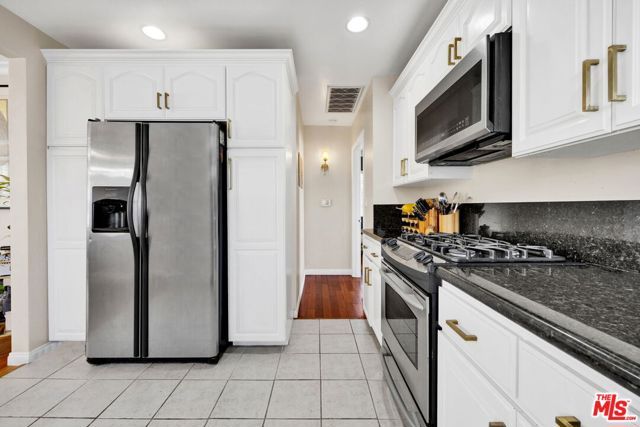 15513 Cohasset Street, Van Nuys (los Angeles), CA 91406