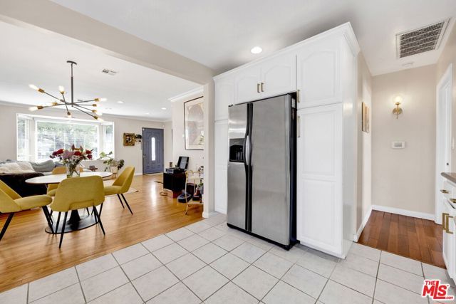 15513 Cohasset Street, Van Nuys (los Angeles), CA 91406