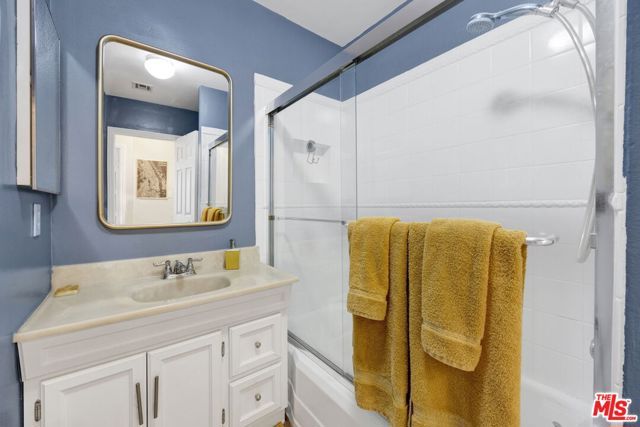 15513 Cohasset Street, Van Nuys (los Angeles), CA 91406