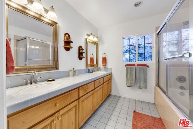 15513 Cohasset Street, Van Nuys (los Angeles), CA 91406