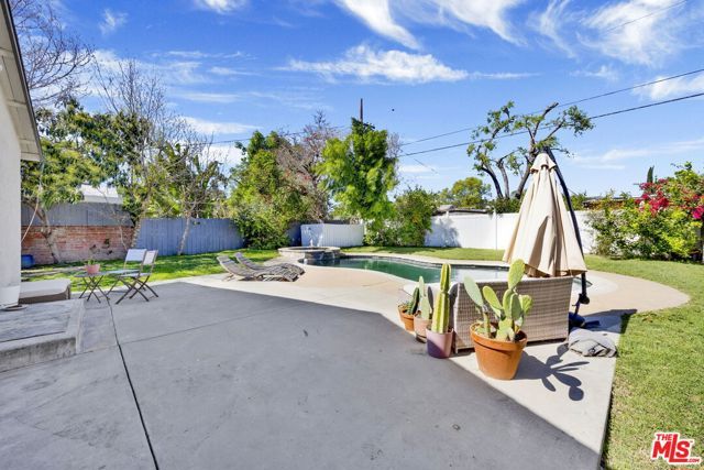 15513 Cohasset Street, Van Nuys (los Angeles), CA 91406