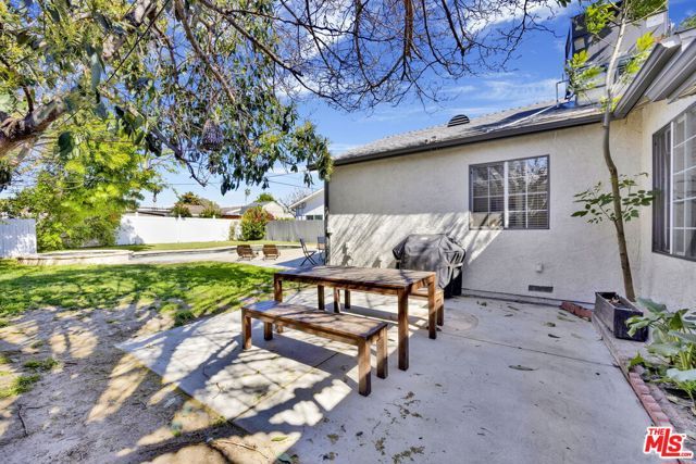15513 Cohasset Street, Van Nuys (los Angeles), CA 91406
