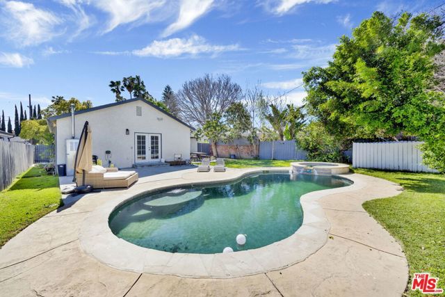 15513 Cohasset Street, Van Nuys (los Angeles), CA 91406