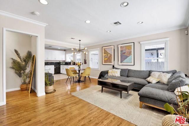 15513 Cohasset Street, Van Nuys (los Angeles), CA 91406