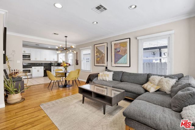 15513 Cohasset Street, Van Nuys (los Angeles), CA 91406