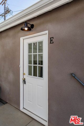 1812 W Glenoaks Boulevard E, Glendale, CA 91206