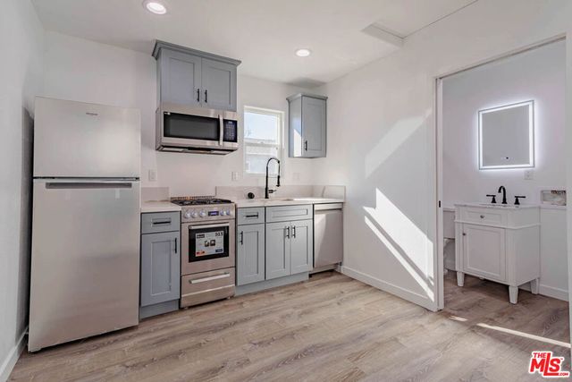 1812 W Glenoaks Boulevard E, Glendale, CA 91206