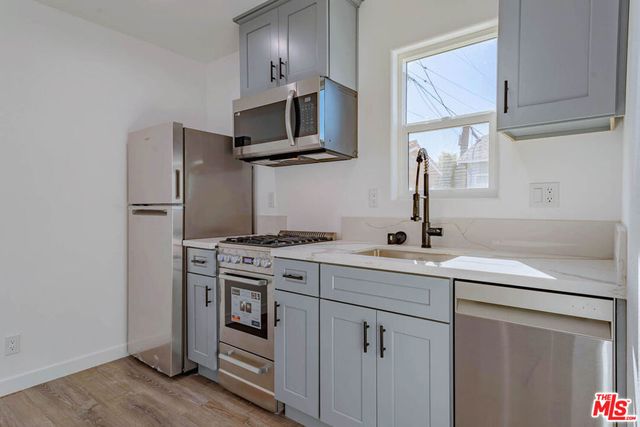 1812 W Glenoaks Boulevard E, Glendale, CA 91206