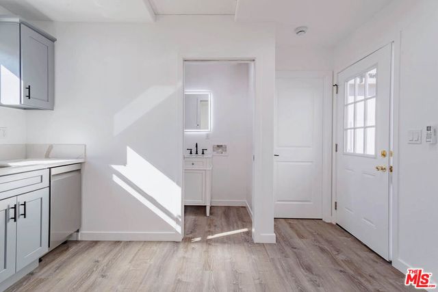 1812 W Glenoaks Boulevard E, Glendale, CA 91206