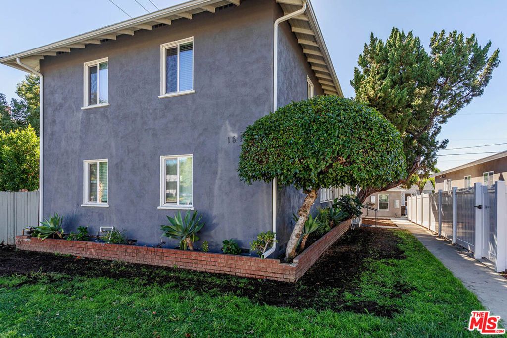 1812 W Glenoaks Boulevard E, Glendale, CA 91206