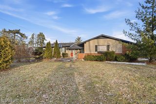 7335 Coach Lane, West Bloomfield, MI 48322