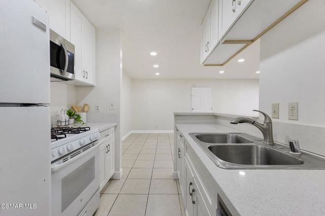 5700 Etiwanda Avenue 113, Tarzana, CA 91356